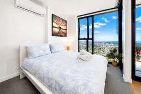57F Luxury Wall-glass CBD •2B2B• 6pax •Free park - Image 3