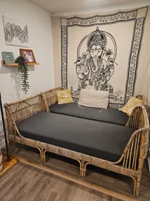Bright Bali inspired bungalow steps from the beach - Image 5