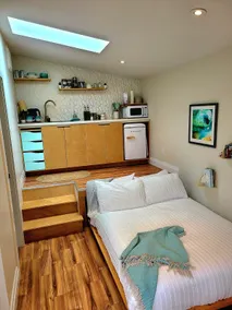 Tiny Home retreat in quiet neighbourhood - Image 2