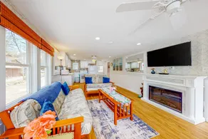 Lovely 3BR Lakefront Pet Friendly | Dock | Deck - Image 5