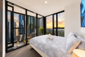 43F 180° MelbCbd Skyview 3BR2Bath. 7 Pax. 2 CarPark - Image 3