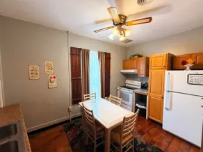 Caroline`s Place in Historic Roscoe Village - Image 3