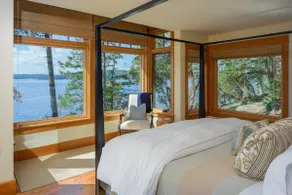 Waterfront Luxury, Chef's Kitchen & Sunset Views - Image 4