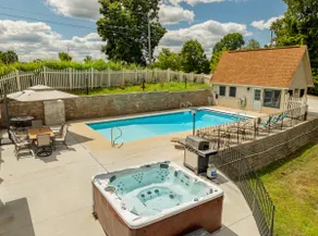 6 bedroom, 4 bath, private pool 8 person hot tub - Image 4