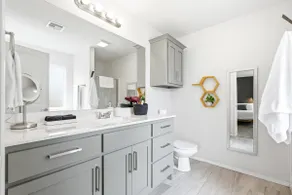 Scandi Home by Turnpike - KING Bed, Fast WiFi - Image 4
