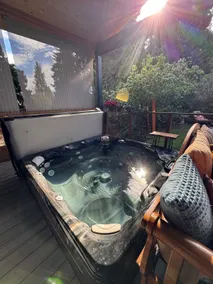 Eugene Retreat | Sleeps 8 | Hot Tub + Sauna - Image 2