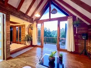Cabin with Jacuzzi 8 min from JMC Airport - Image 4