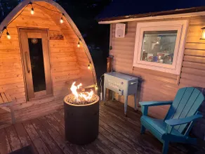 Waters Edge Cottage: Cozy. Sauna. Hot Tub - Image 4