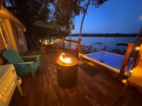 Waters Edge Cottage: Cozy. Sauna. Hot Tub - Image 2