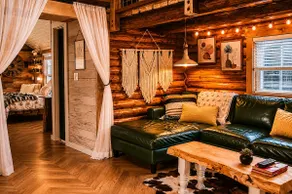 Elkhorn Cabin:Ultra Cozy Experience: New King Bed - Image 2