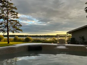 Cozy, quiet, year-round Lakefront Oasis w/Hot Tub - Image 5