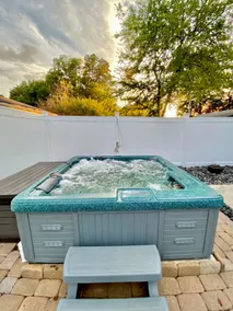 Charming River Rock home/hot tub/close to downtown - Image 3