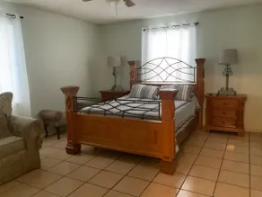 Lovely 2 bedroom with kitchen & free wifi/parking. - Image 3