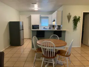 Lovely 2 bedroom with kitchen & free wifi/parking. - Image 4