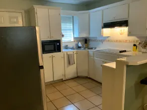 Lovely 2 bedroom with kitchen & free wifi/parking. - Image 5