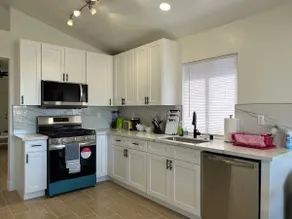 Fully Remodeled Home with 3 King Beds (licensed) - Image 3