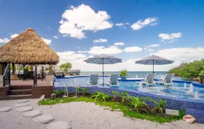 Isabella on Paradise Place 2 bed 2 bath with Exotic Magnificent pool and Open water views 200 ft of dockage - Image 4