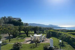 Villa Raf - Green - Image 5