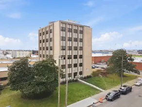 Charming 2 BED 2 BATH with free parking.APT 42 - Image 2