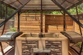 The Wine Away-Large Home w/Jacuzzi - Image 3