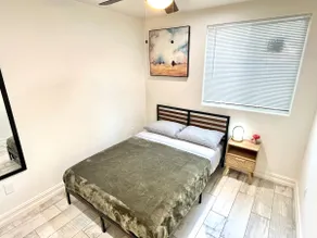 Private 1BR Guesthouse | • Parking • Canyon Crest - Image 2