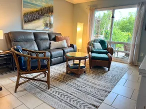 Island getaway near the beach - Image 4