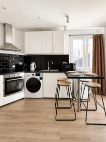 Grand Central House - Classic Two Bedroom - Image 5