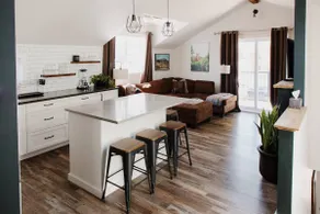 The Carriage House Apt - Image 3
