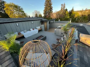 3 bdrm suite w/ rooftop patio, fire table & sauna+ - Image 2