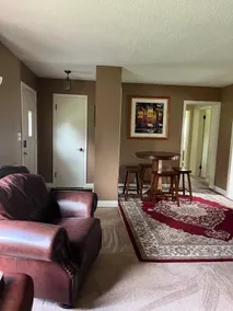 Comfortable 3 bedroom in nice quiet neighborhood. - Image 2