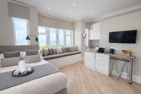 Beachfront Studio Direct Sea Views Air-Con - Image 2