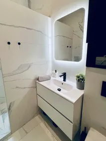 A/C & FREE Parking-Delightful Central Apartment - Image 3