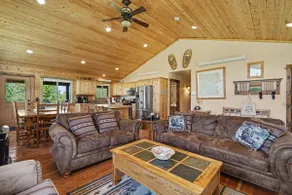 Fox Den Lodge: 3-bedroom lodge style retreat, just 7 minutes from Yellowstone. SAUNA - Image 5