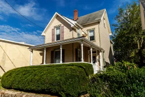Jenkintown 3-BR House with Sauna Near Philadelphia - Image 2