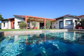 Bali-style 5-bedroom villa with pool and hot tub - Image 5