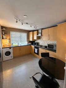 2 Bedroom Modern Flat in Isleworth - Image 3
