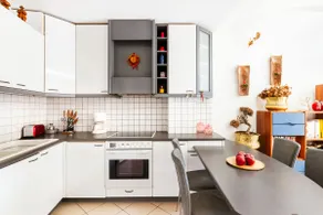 Cozy 2-Bed Apartment, 5 min to City Center - Image 4