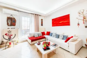Cozy 2-Bed Apartment, 5 min to City Center - Image 2