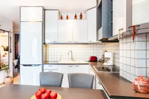 Cozy 2-Bed Apartment, 5 min to City Center - Image 3