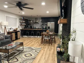 Entire home in quiet neighborhood - Image 2