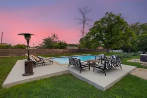 1 Acre Oasis W/Pool & Hot-Tub Near Main! - Image 4