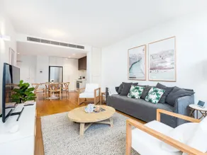 Modern Living Close to Centennial Park - Image 2