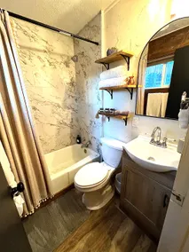 *New Modernized small Cabin+Hot-tub+Fenced Yard!AC - Image 5
