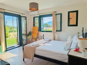 Ibiscus Boutique: Lush Garden Villa Apt, Sea View - Image 3