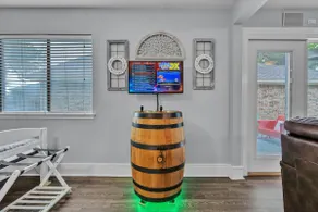 NEW Hot Tub, 65”TV, Arcade, Coffee Bar, 450MB WIFI - Image 3