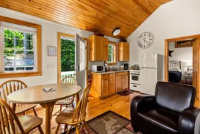Amazing Coastal Cottage Near Camden – Pet Friendly - Image 4