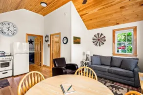 Amazing Coastal Cottage Near Camden – Pet Friendly - Image 3