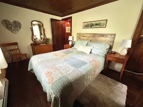 Original log cabin on 3 private acres - Image 4
