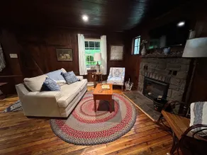 Original log cabin on 3 private acres - Image 2