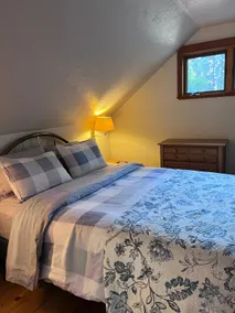 Charming Italian Villa Retreat • 10 Min to Autzen - Image 5